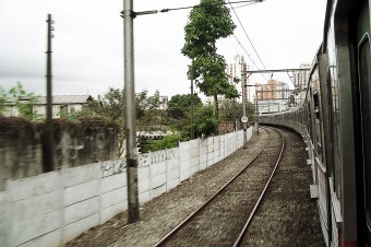 Trem da Linha 8 da CPTM faz a curva