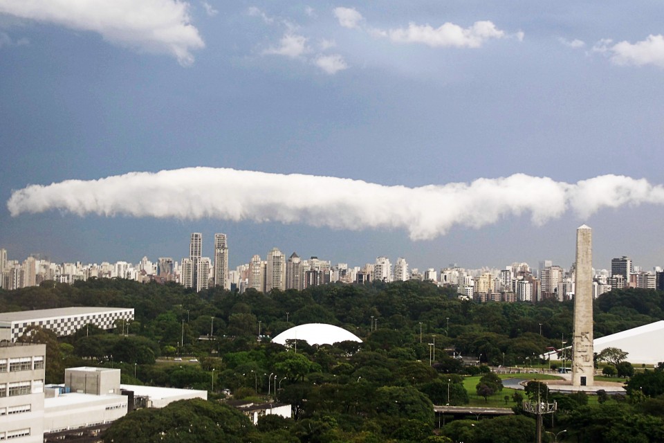 Nuvens estranhas sobre o Ibirapuera
