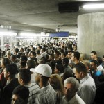 Plataforma da Estação Sé lotada